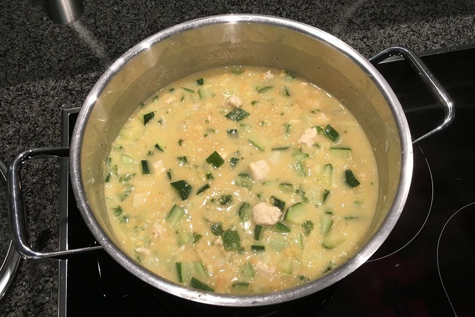 Zucchini-Linsensuppe mit Kokos