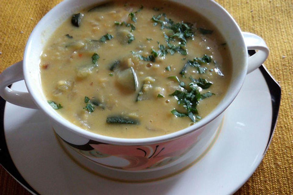 Zucchini-Linsensuppe mit Kokos