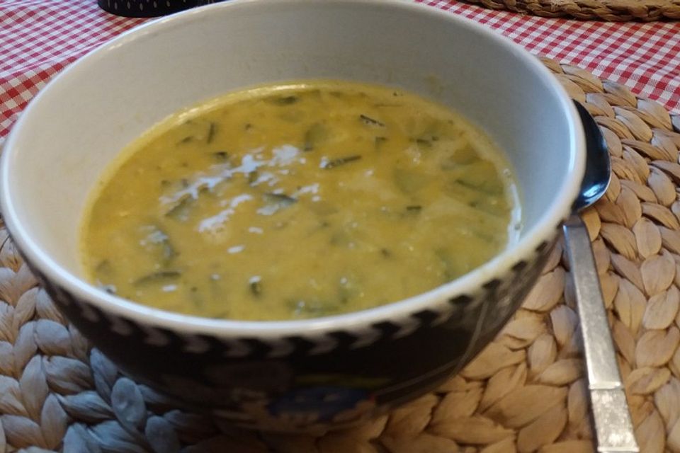 Zucchini-Linsensuppe mit Kokos