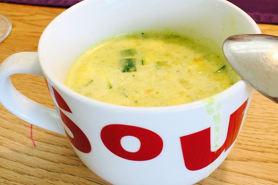 Zucchini-Linsensuppe mit Kokos