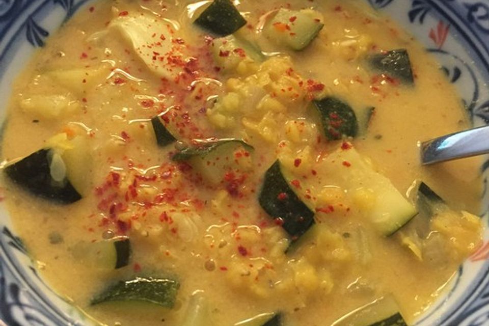 Zucchini-Linsensuppe mit Kokos