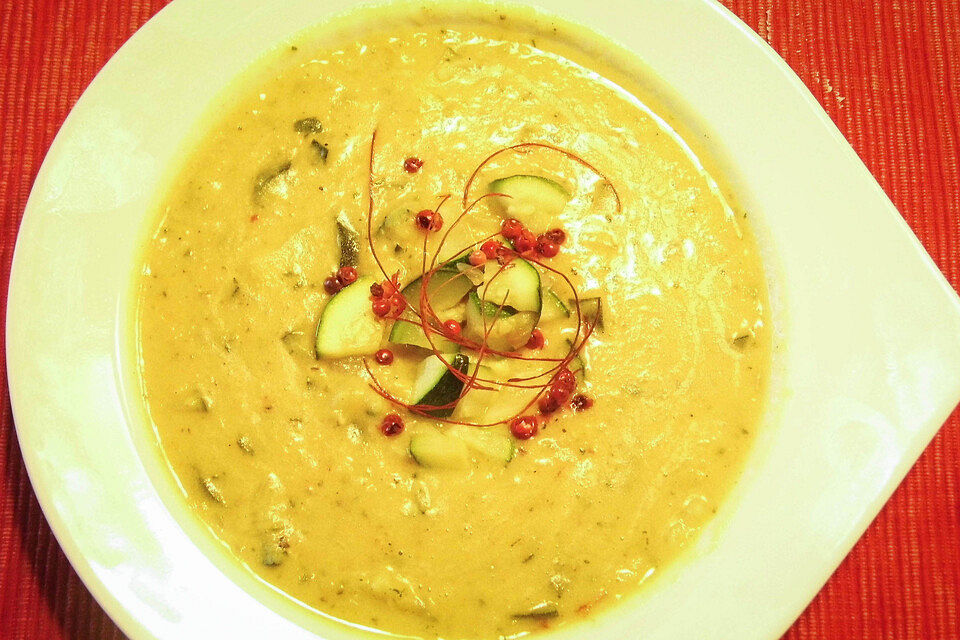 Zucchini-Linsensuppe mit Kokos