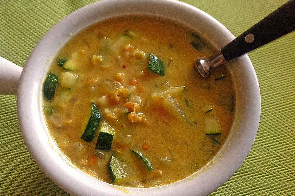 Zucchini-Linsensuppe mit Kokos