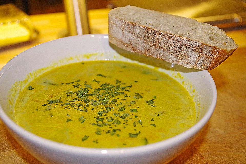 Zucchini-Linsensuppe mit Kokos