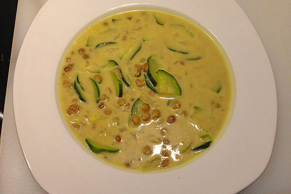 Zucchini-Linsensuppe mit Kokos