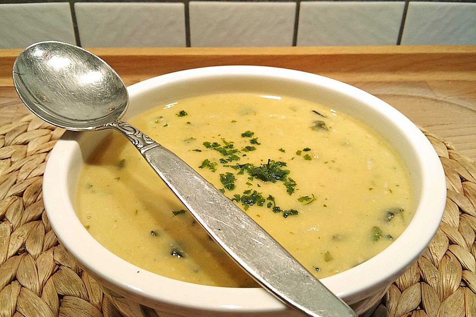 Zucchini-Linsensuppe mit Kokos