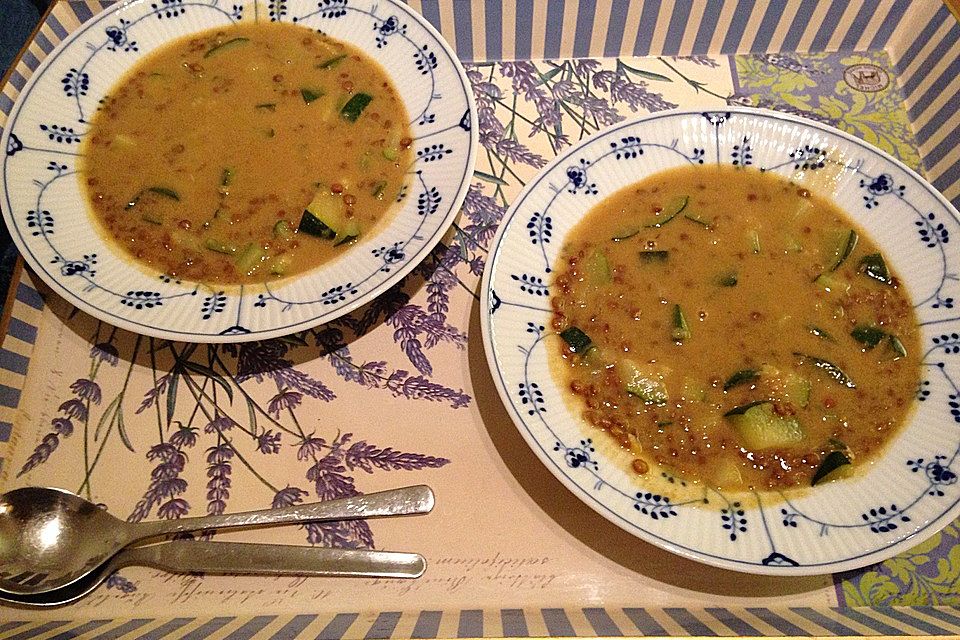 Zucchini-Linsensuppe mit Kokos