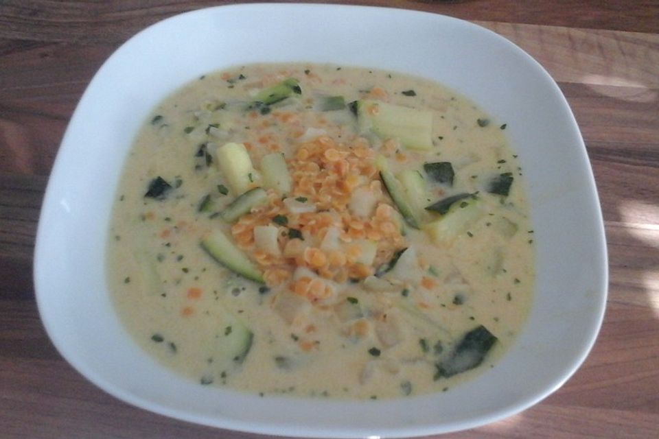 Zucchini-Linsensuppe mit Kokos