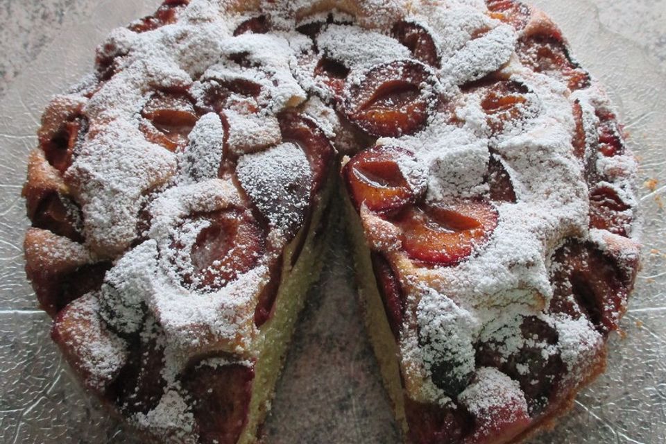 Zwetschgenkuchen mit Rührteig