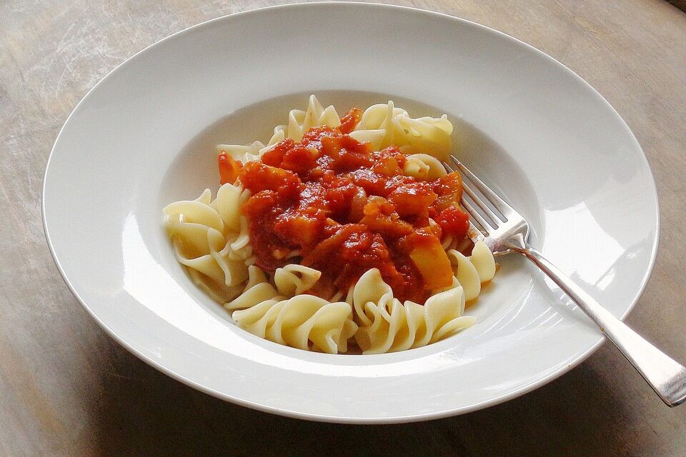 Spaghetti mit Paprika-Tomatensauce