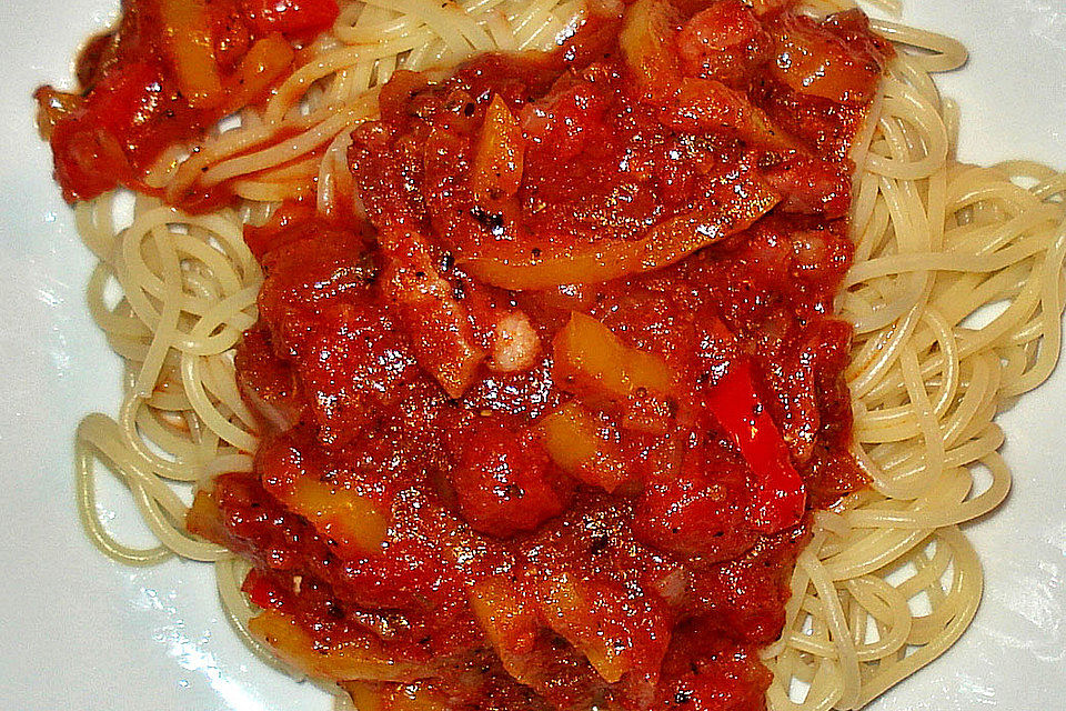 Spaghetti mit Paprika-Tomatensauce