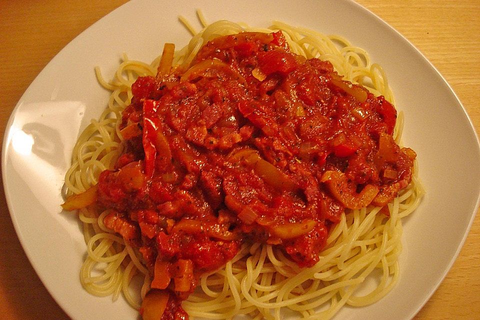 Spaghetti mit Paprika-Tomatensauce