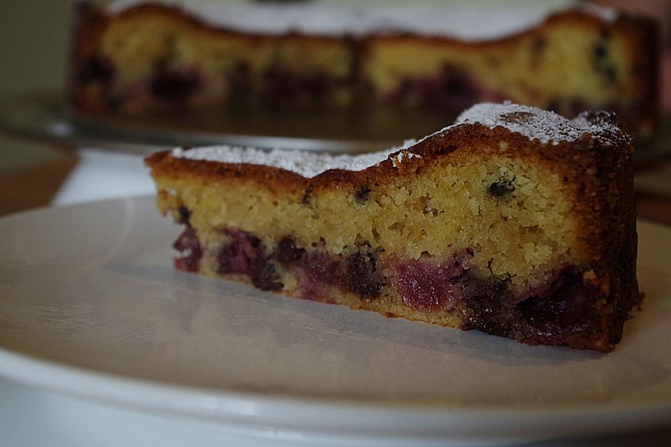 Schokoladenkuchen mit Sauerkirschen