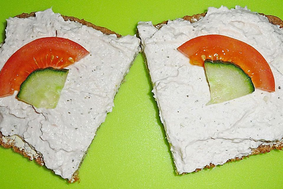 Brotaufstrich mit Thunfisch