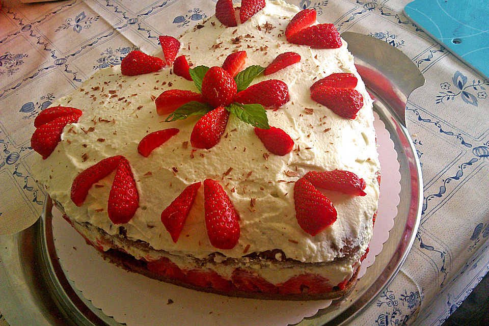 Sommerliche Erdbeertorte