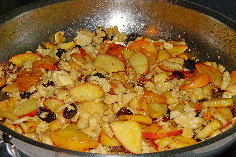 Apfelspätzle mit Cranberries