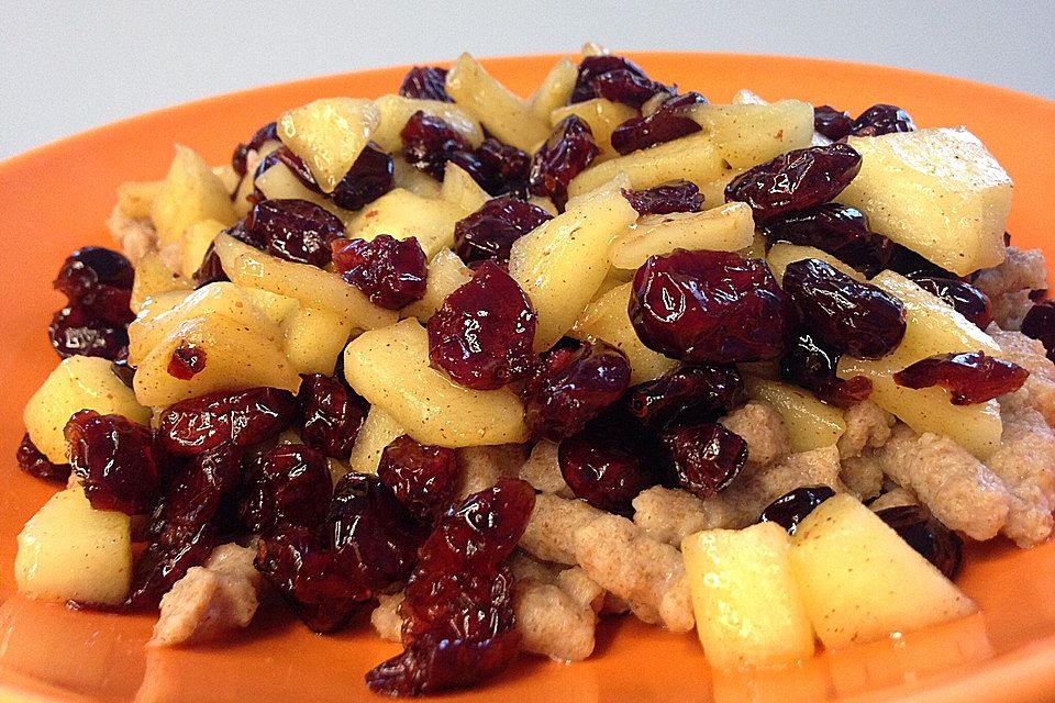 Apfelspätzle mit Cranberries