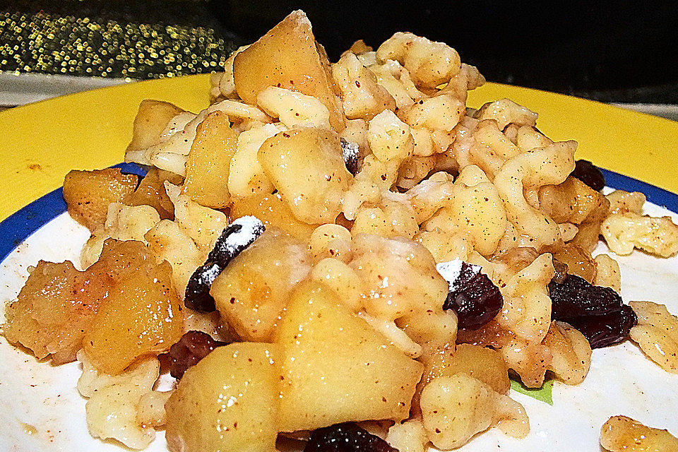 Apfelspätzle mit Cranberries