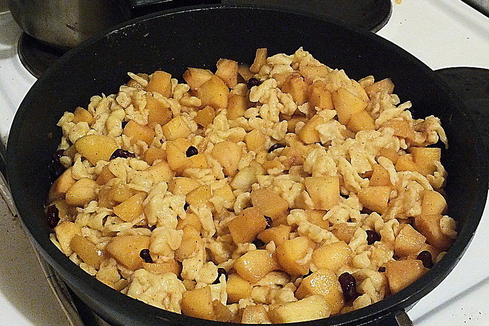 Apfelspätzle mit Cranberries