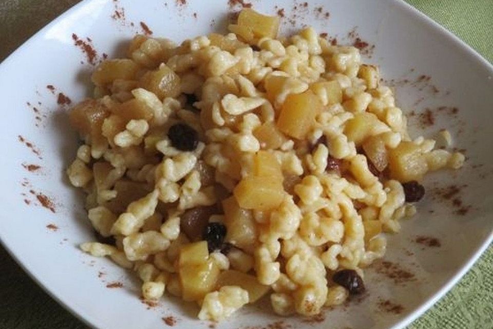 Apfelspätzle mit Cranberries