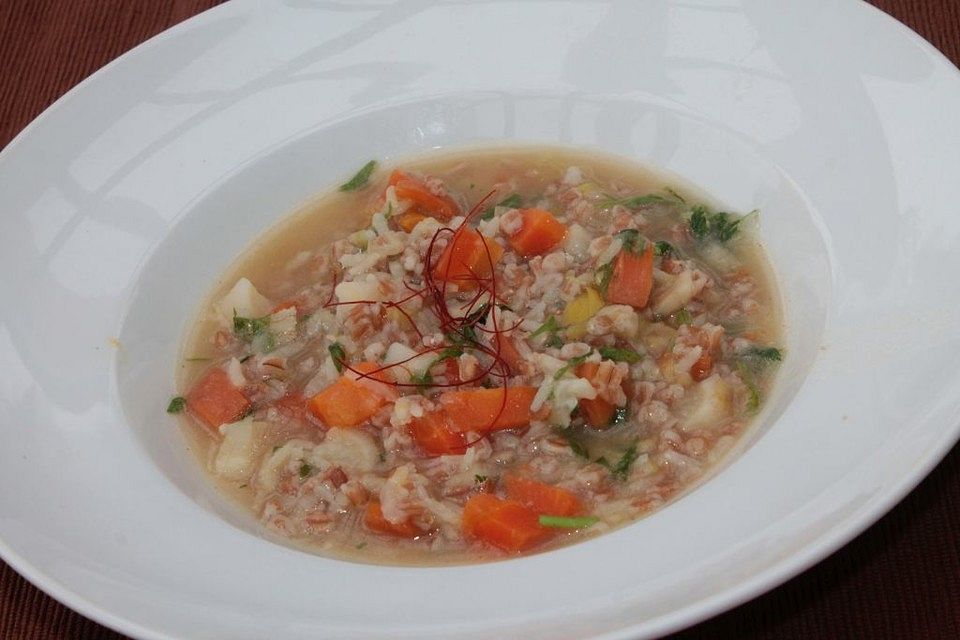 Winterliche Gemüsesuppe mit Dinkelkörnern