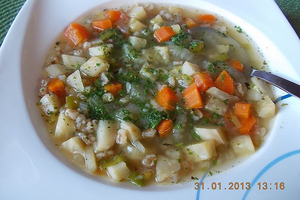 Winterliche Gemüsesuppe mit Dinkelkörnern