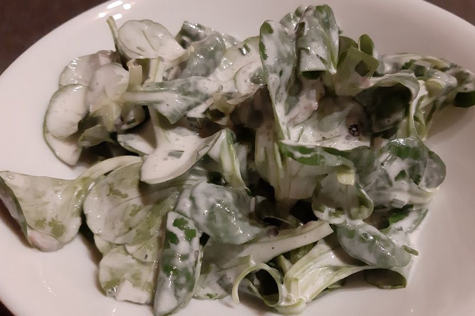 Feldsalat mit Sauerrahm-Dressing