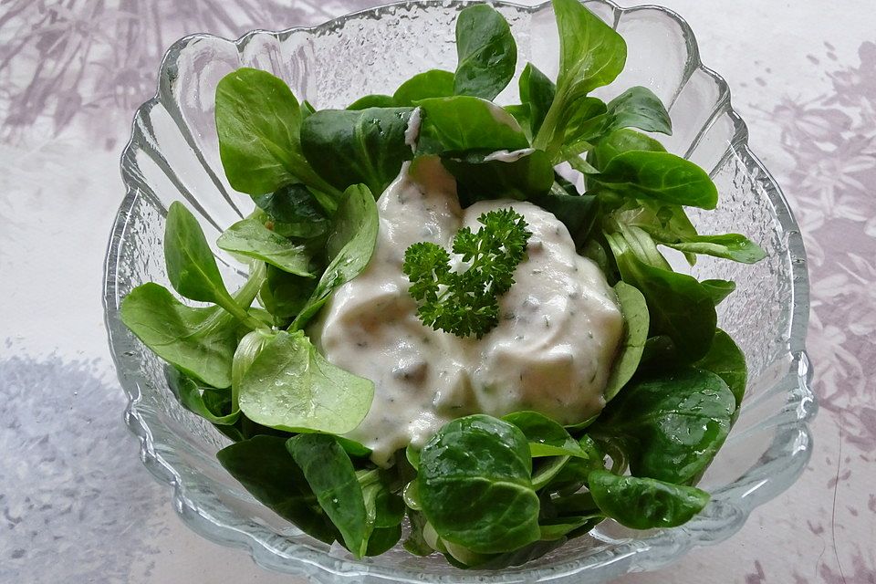 Feldsalat mit Sauerrahm-Dressing