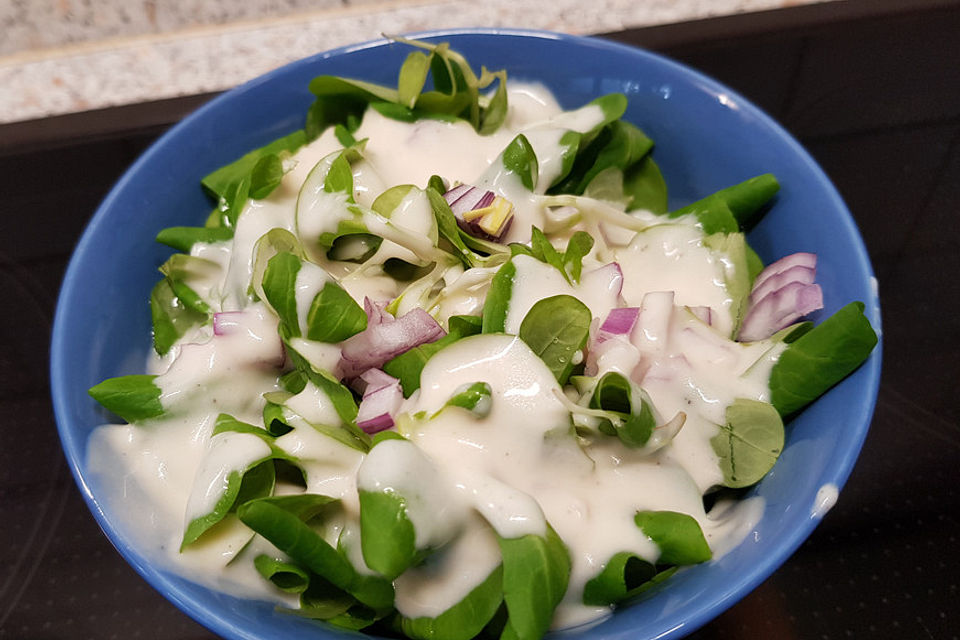 Feldsalat mit Sauerrahm-Dressing