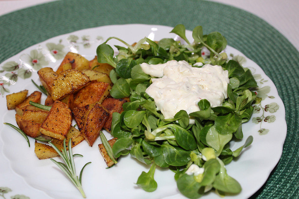 Feldsalat mit Sauerrahm-Dressing