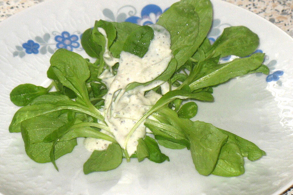 Feldsalat mit Sauerrahm-Dressing