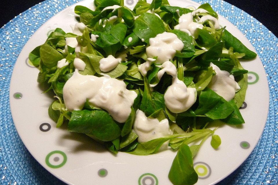 Feldsalat mit Sauerrahm-Dressing