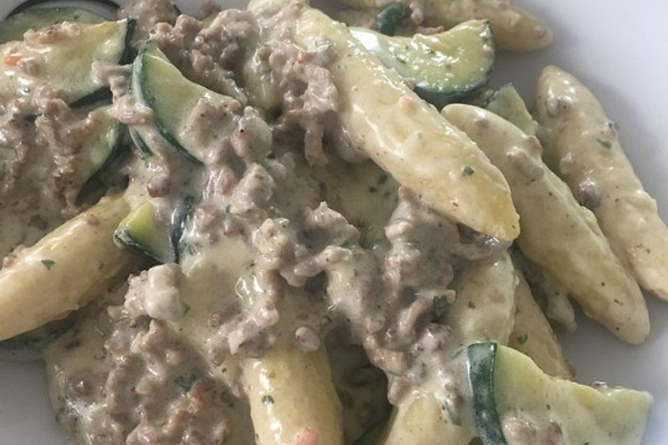 Schupfnudel-Zucchini-Hack-Pfanne