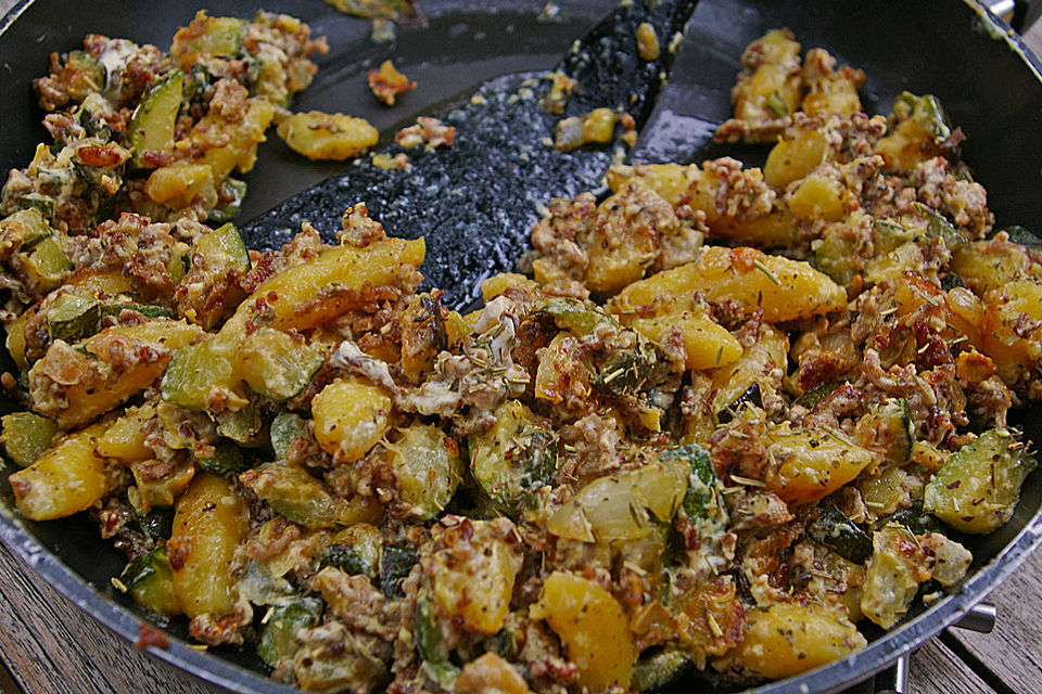 Schupfnudel-Zucchini-Hack-Pfanne