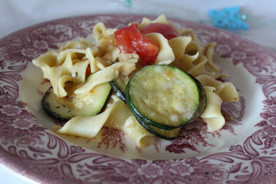 Bratnudeln mit Zucchini