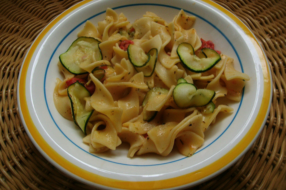 Bratnudeln mit Zucchini