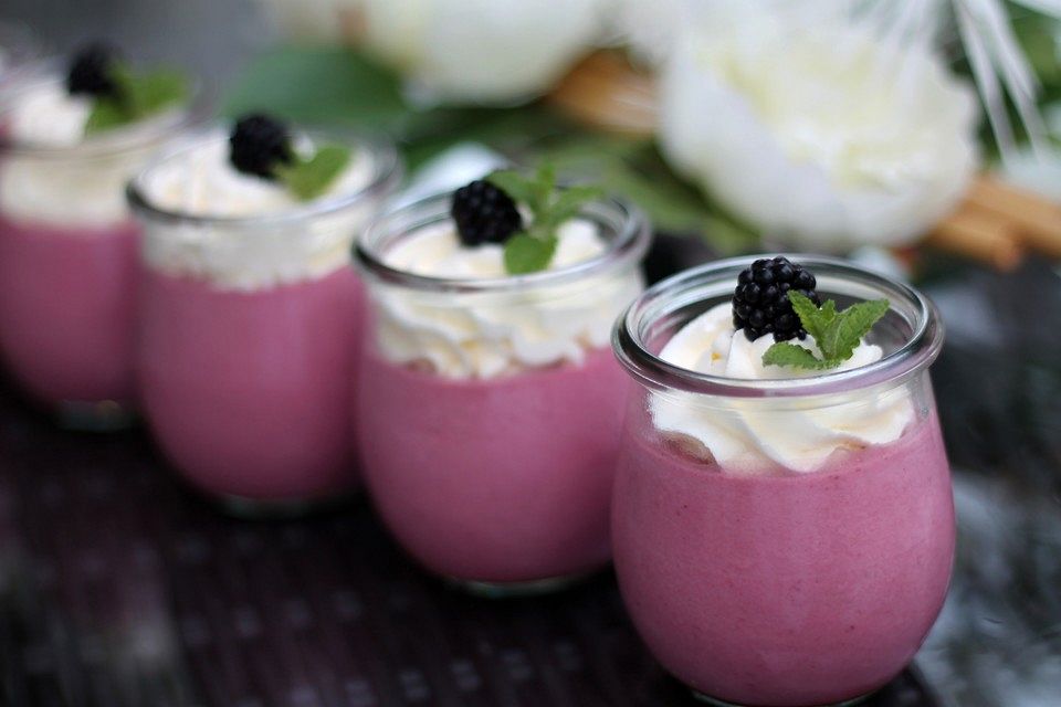 Brombeer-Joghurt-Mousse