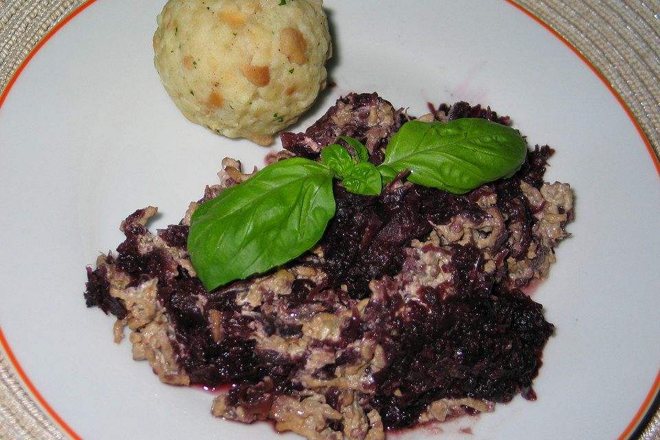 Hackauflauf mit Rotkohl