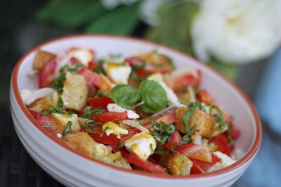 Tomaten-Brot-Salat