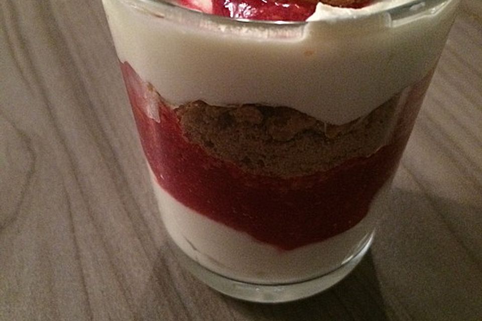 Himbeer-Tiramisu mit Amarettini