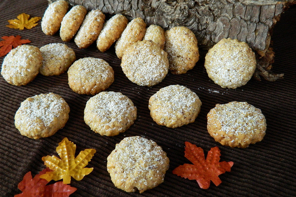 Haselnussnuss-Hafercookies mit Puderzucker