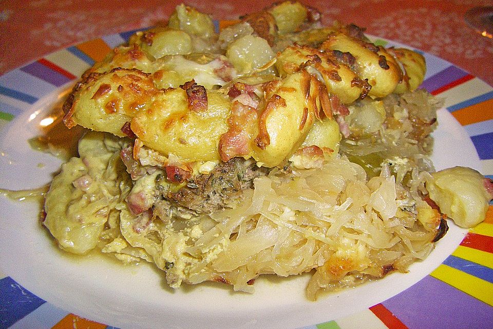 Schupfnudel-Leberknödel-Sauerkraut Auflauf