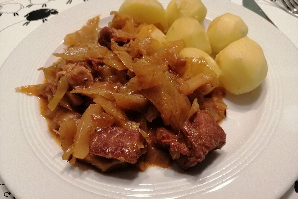 Kasselergulasch mit Weißkohl