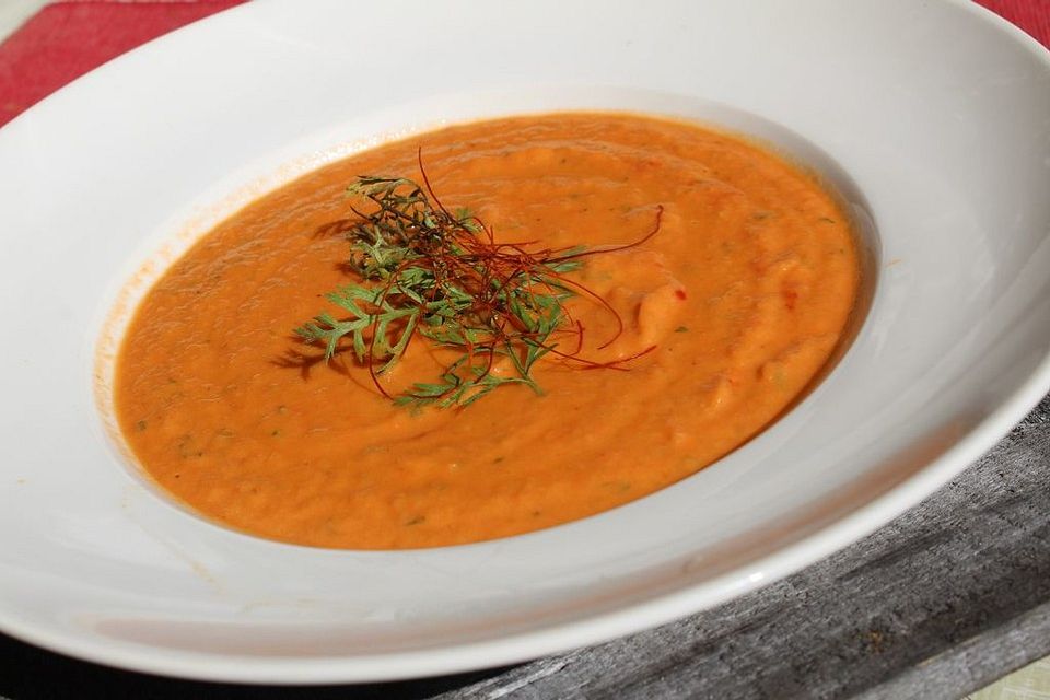 Tomaten-Gemüsecremesuppe