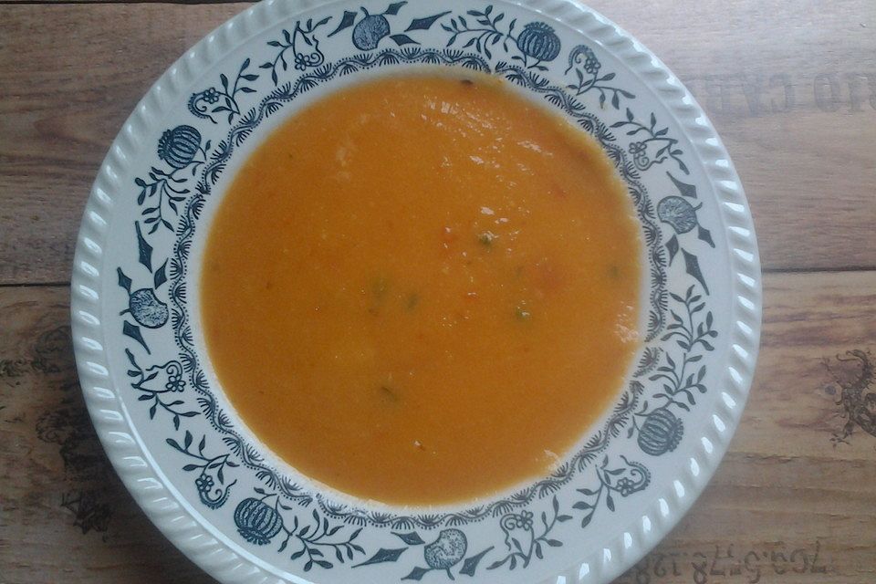 Tomaten-Gemüsecremesuppe