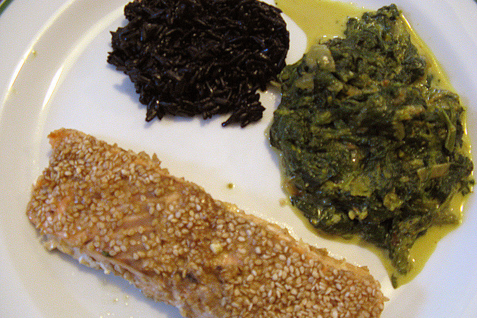 Marinierter Lachs mit Sesamkruste