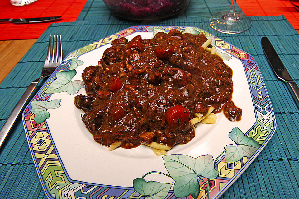 Wildschweingulasch mit Schokolade