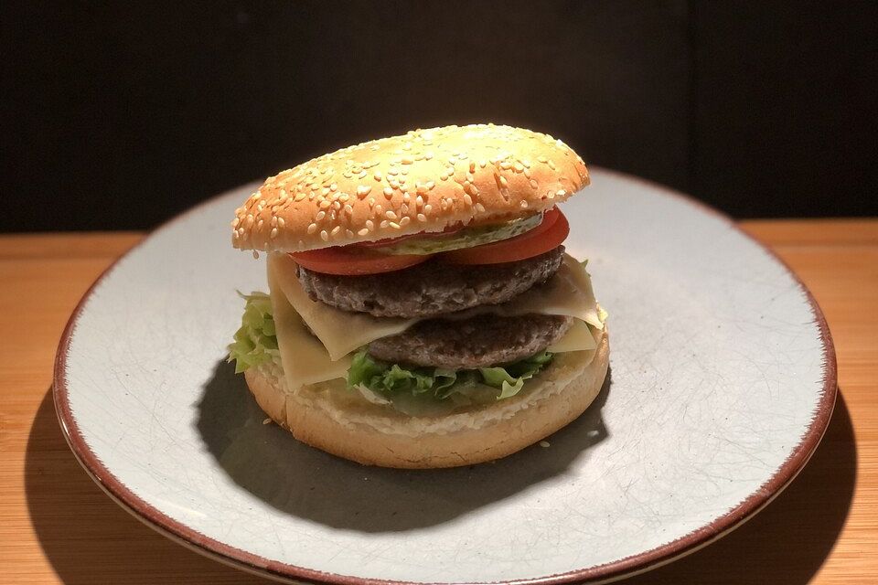 Double Cheeseburger mit Gruyère