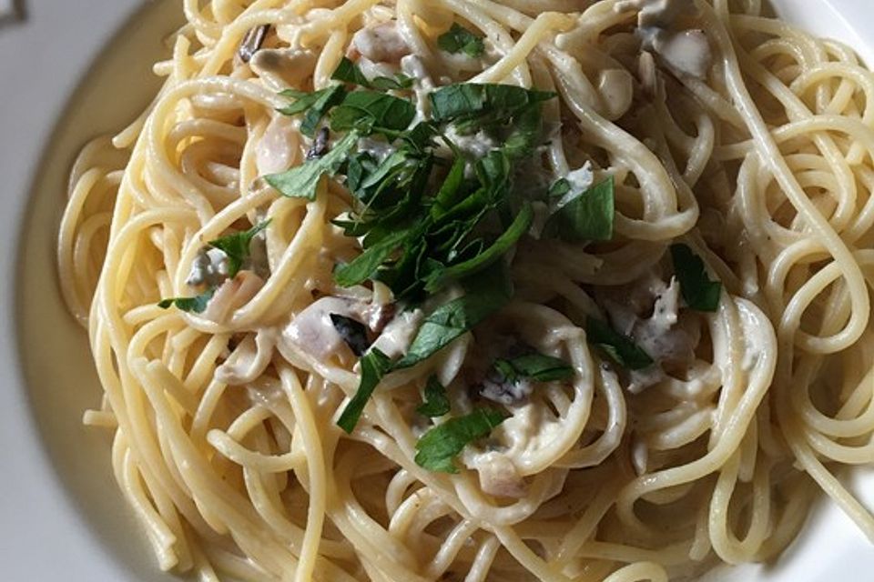 Blauschimmelkäse-Sahnesoße mit Spaghetti