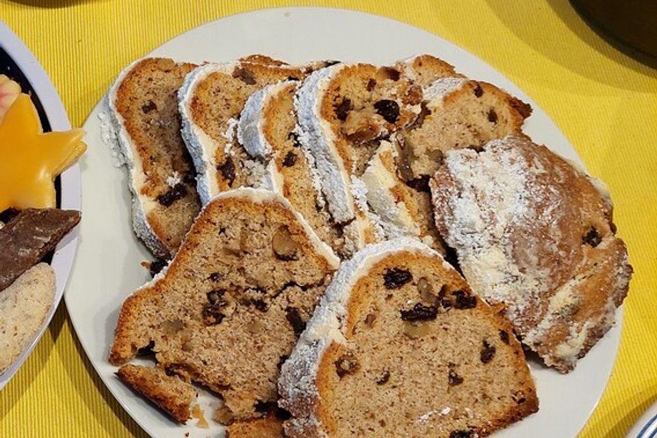 Walnuss-Quark-Stollen